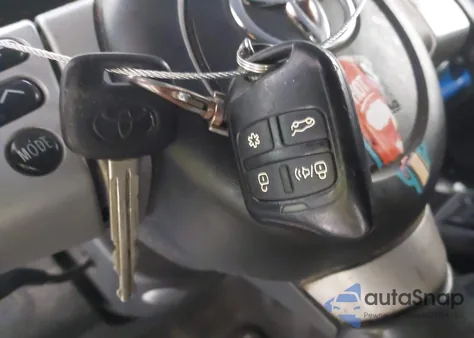 2007 Toyota Fj Cruiser z USA, uszkodzony, nr VIN JTEBU11F070043359